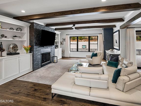 4th image of 9051 Legends Lake Ln