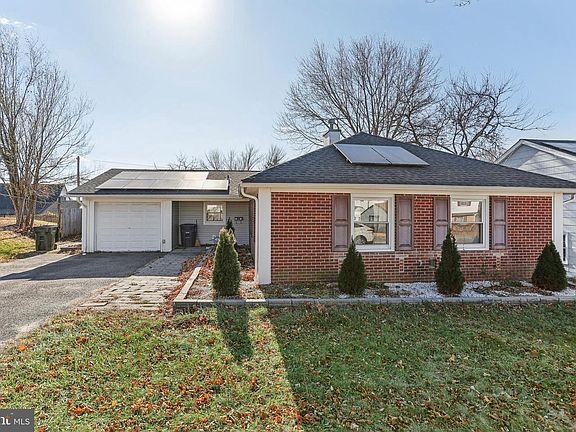 3rd image of 22 Palfrey Ln