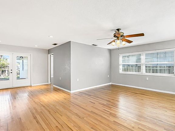 4th image of 5455 Urbane St N