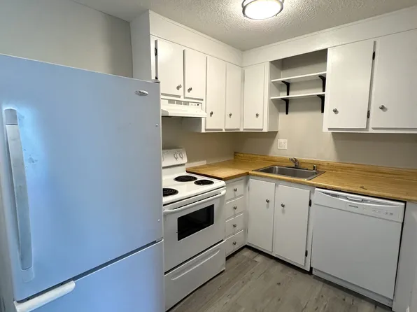 15 Veranda Rd APT 6, Braintree, MA 02184