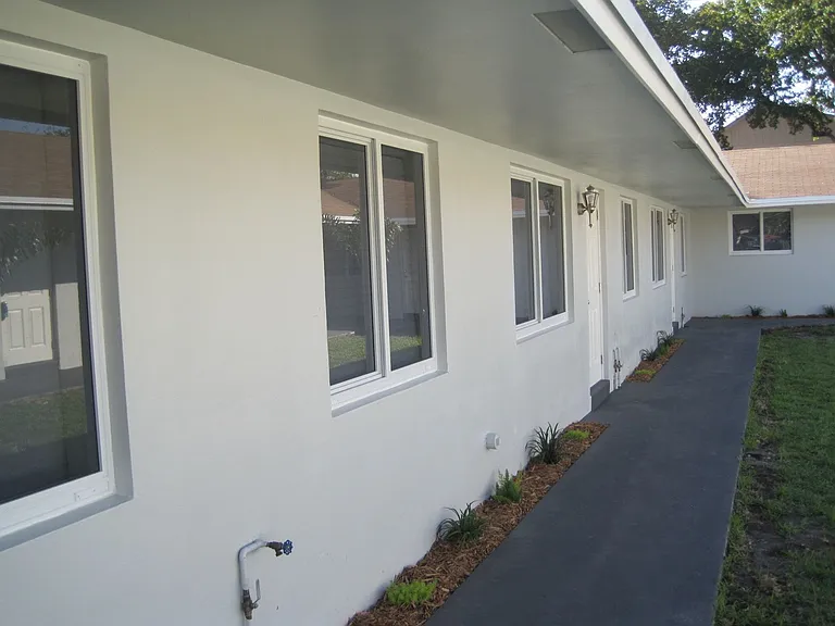 1086 NE 33rd St #5 — Photo 9