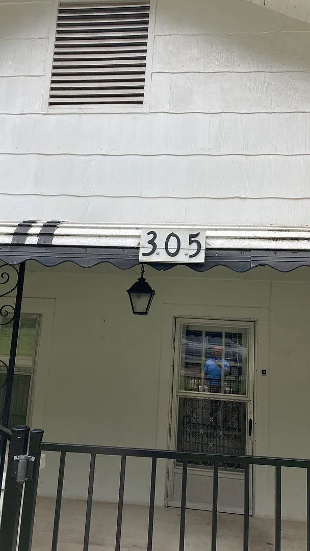 305 Dogwood Ave — Photo 1