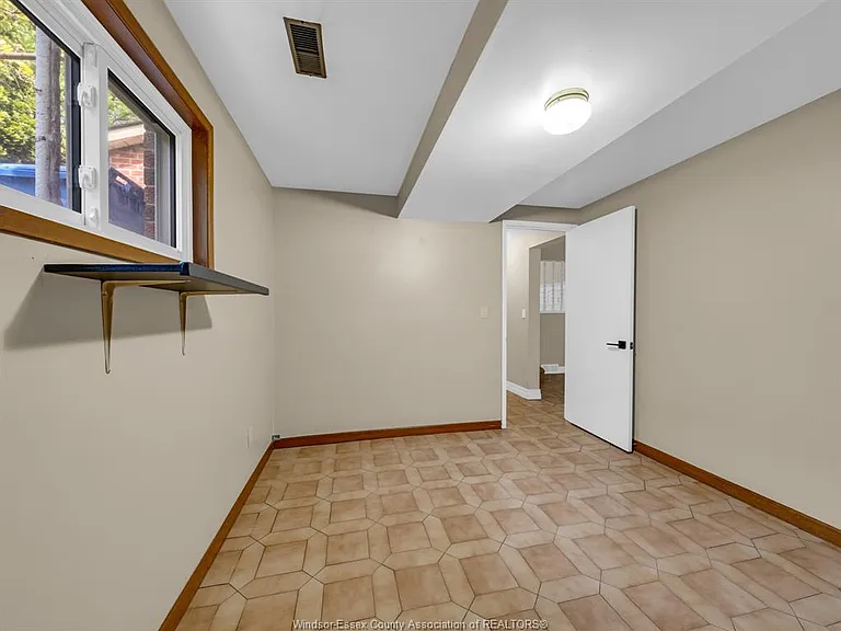 2823 Garvey Cres — Photo 29