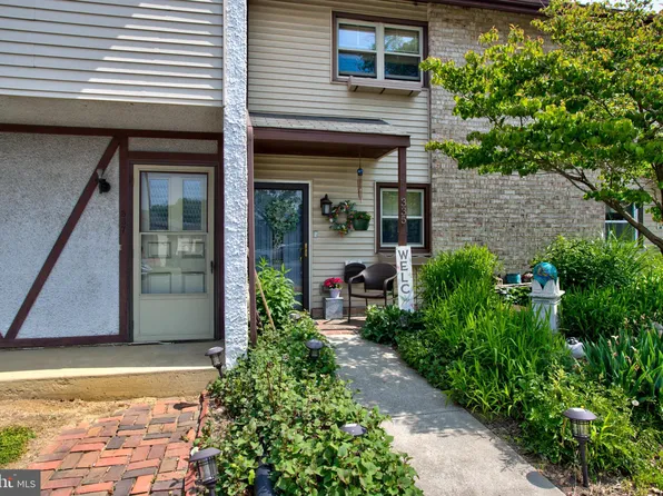 335 Greenland Dr, Lancaster, PA 17602