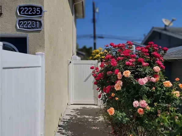 22233 Burton St, Canoga Park, CA 91304