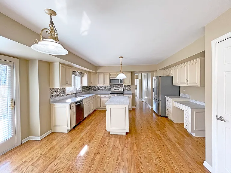 1528 E Bailey Rd — Photo 30