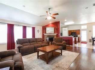 208 Southpeak Ln, Ponder, TX 76259