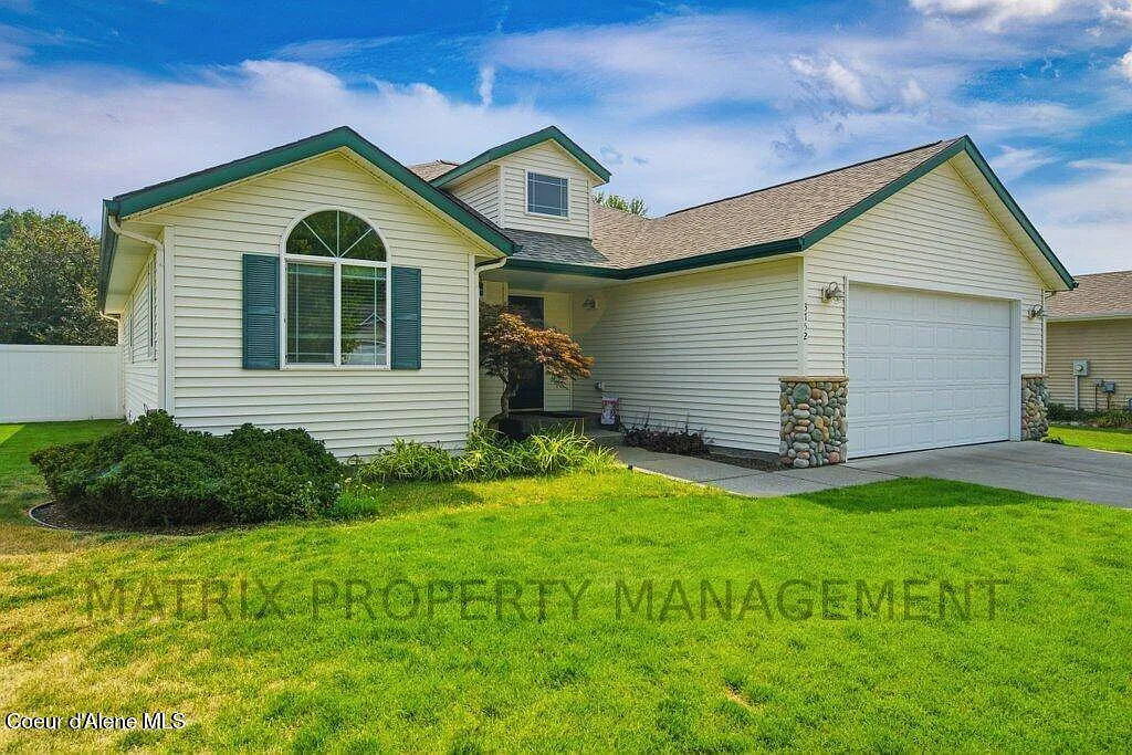 3 bed, 1548 sqft, $2,400 — Photo 2