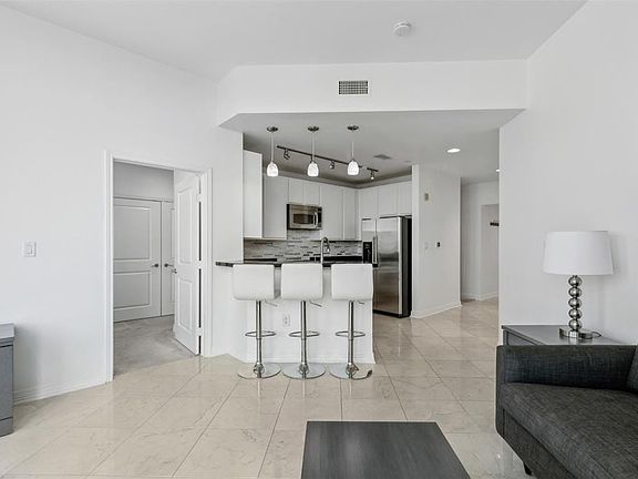 5th image of 500 Throckmorton St APT 2006