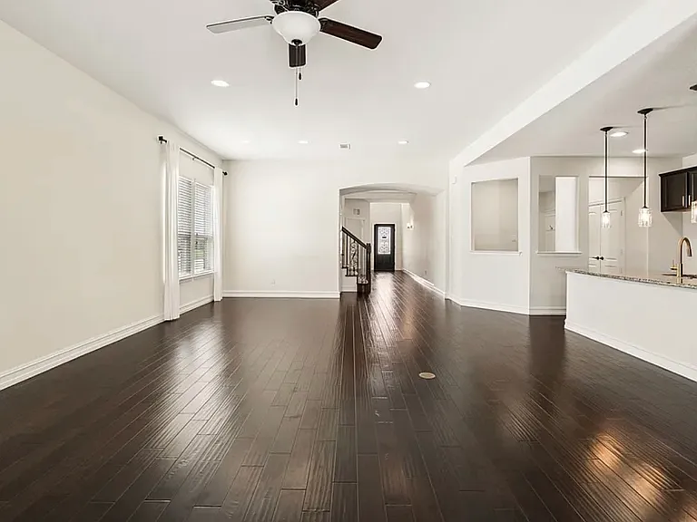 1549 Westborough Ln — Photo 3