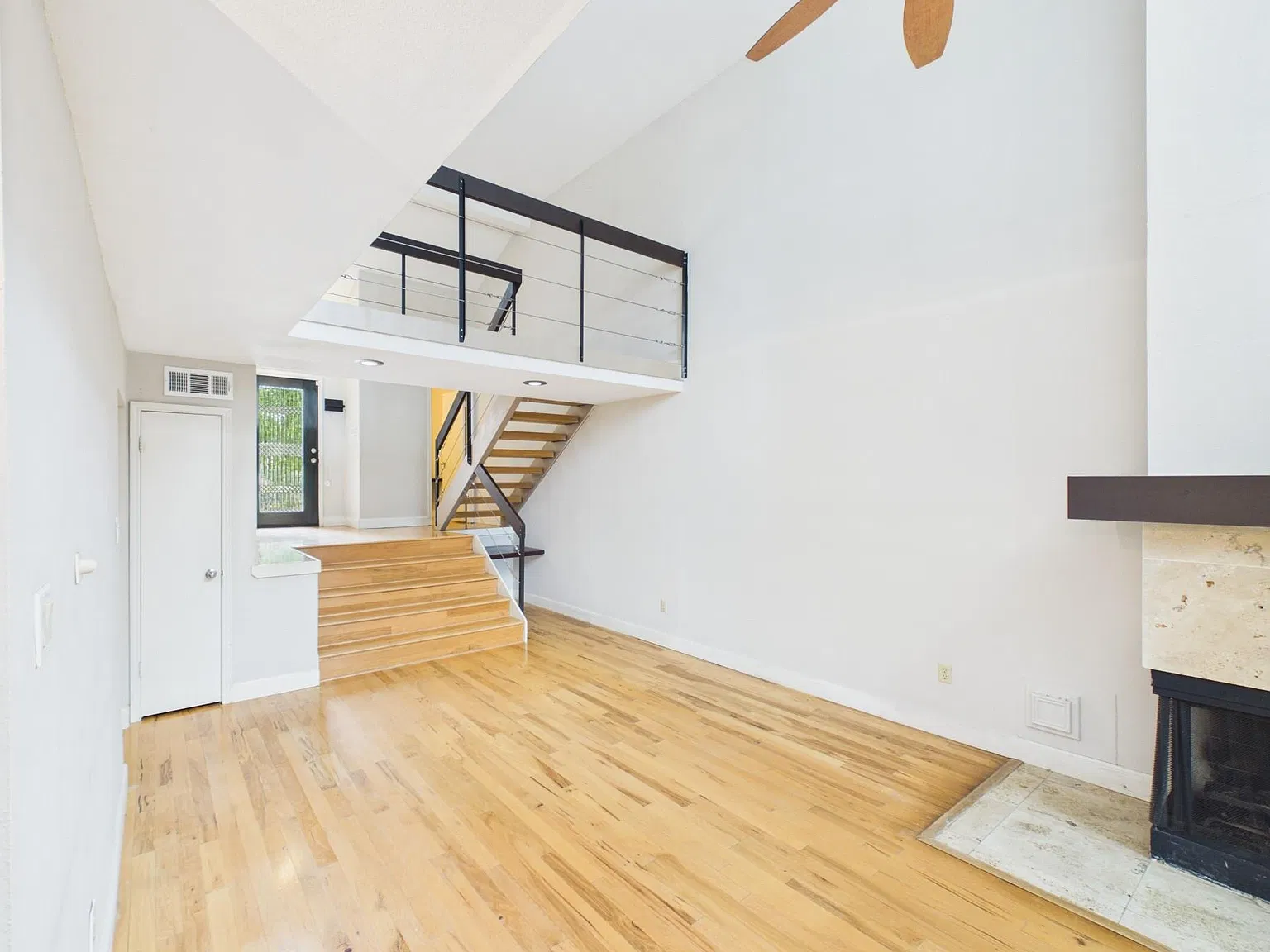 2 bed, 2.5 bath, 1343 sqft, $2,050 — Photo 3