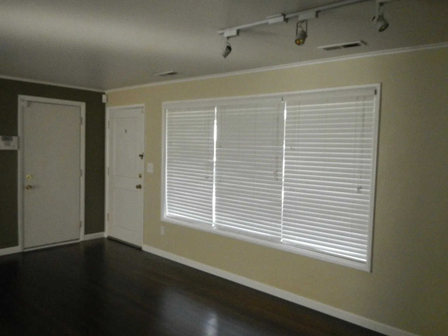 2 bed, 864 sqft, $2,495 — Photo 2