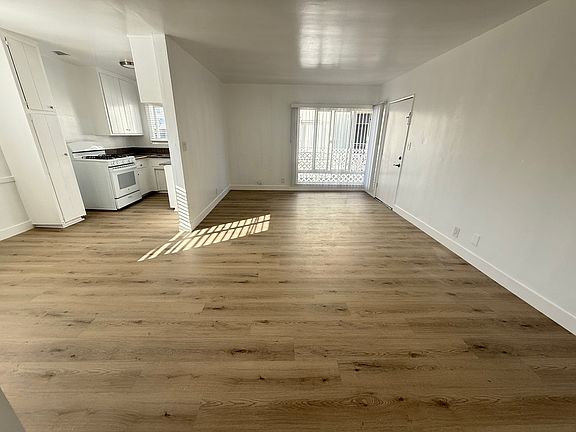 2nd image of 1801 N Gramercy Pl APT 3