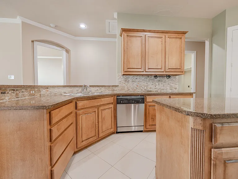 2200 Stone Creek Dr — Photo 12