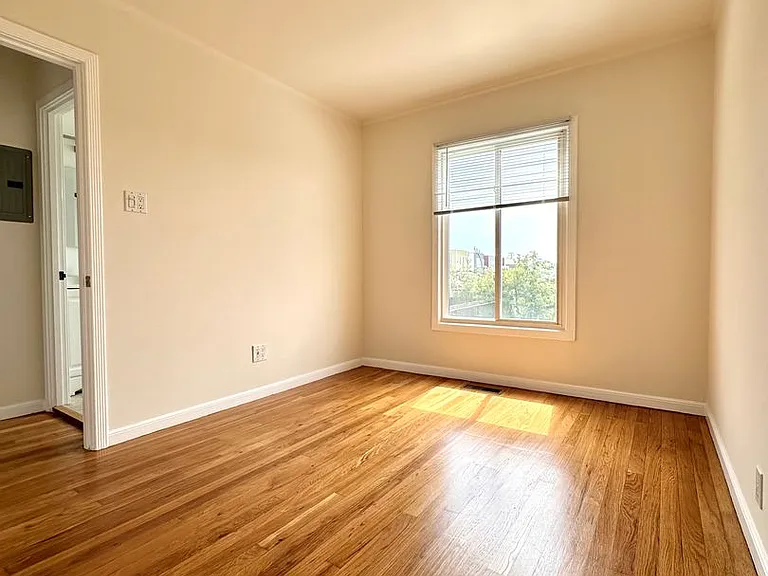 3833 Lawton St — Photo 5