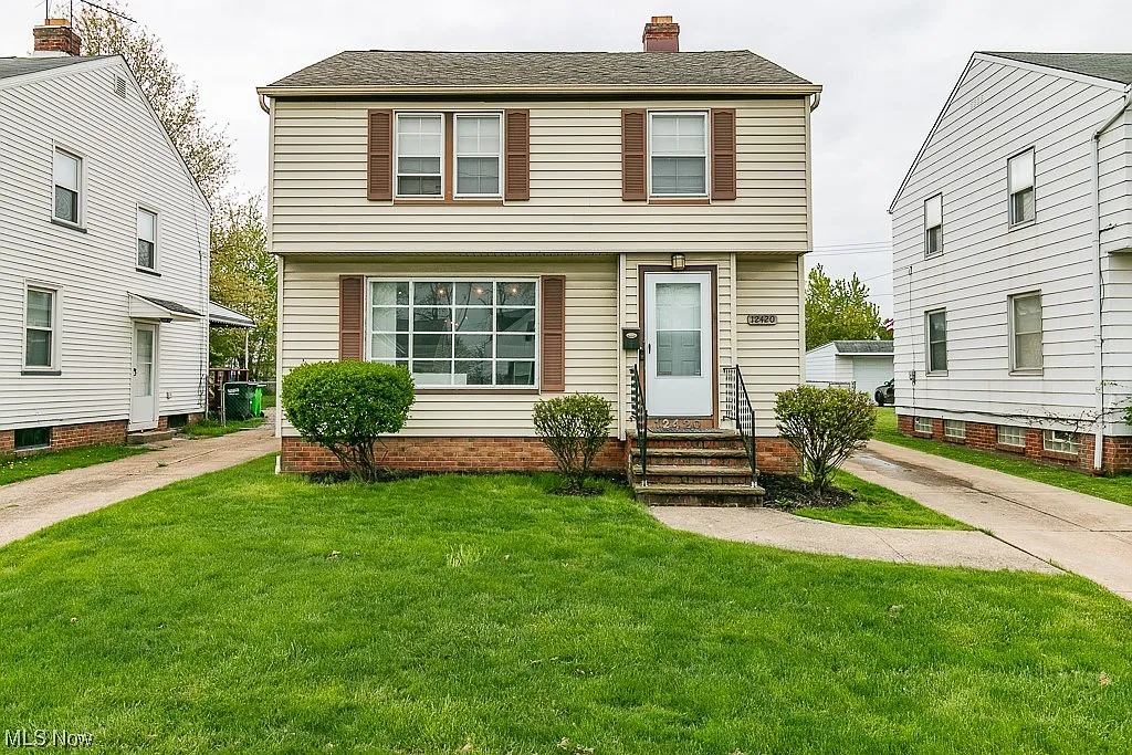 12420 Willard Ave photo 1