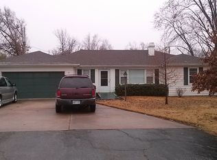 305 Leawood Dr, Parsons, KS 67357