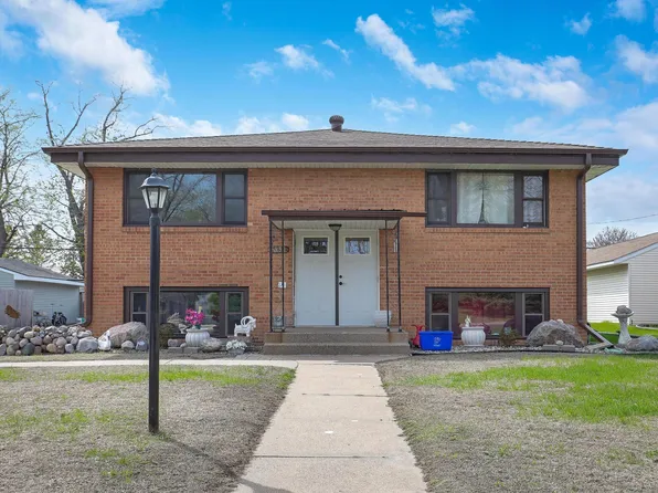 5830 2nd St NE, Fridley, MN 55432