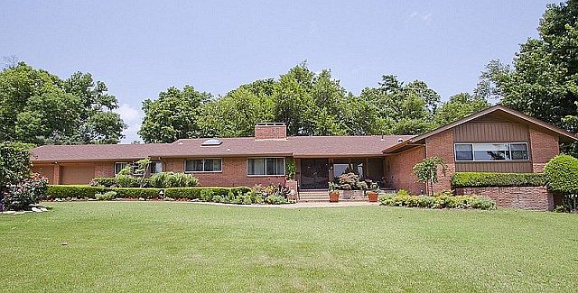 Everyone loves a Ranch Style Home!