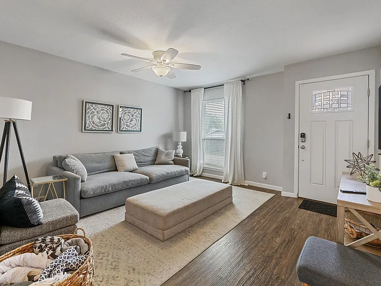 8508 Bradford Dr — Photo 4