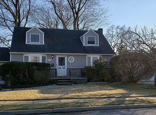 912 Leeds Dr, Bellmore, NY