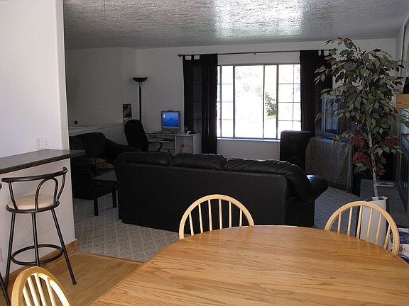 Kitchen dining/living room