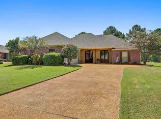 433 Meadowgreen Ln, Canton, MS 39046