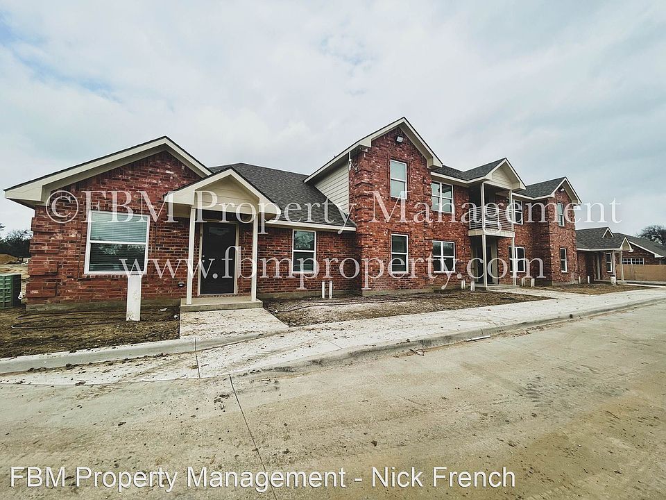 1st image of 1203 N Clay St #113