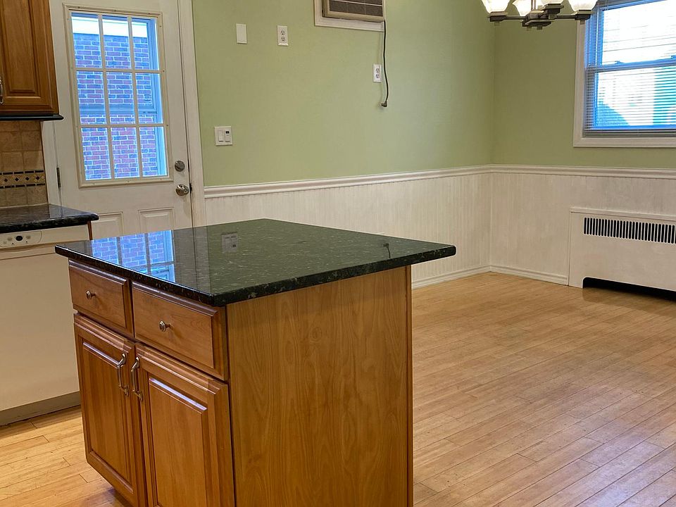 1st image of 13 Woodbine St #1
