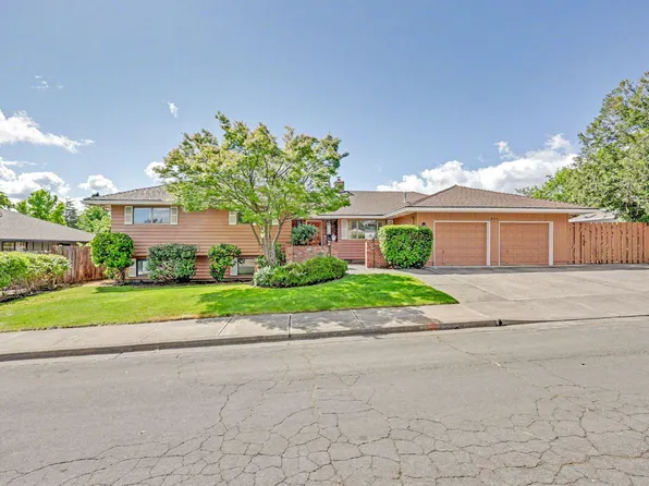 2774 Jessica Cir, Medford, OR 97504