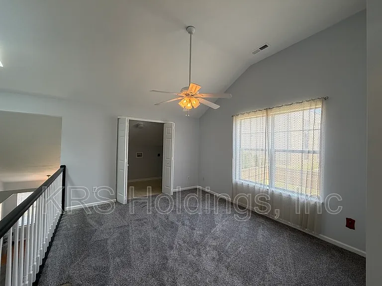 128 Majestic Dr N — Photo 13
