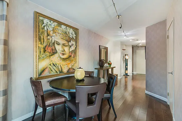 Sold by Vipler Realty | media 27