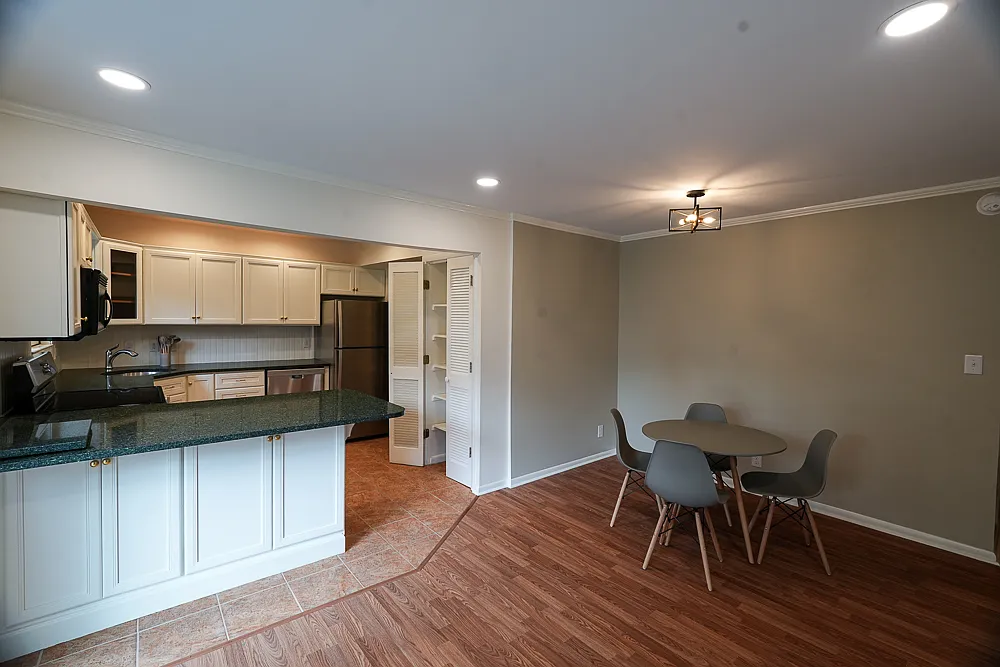 1 bed, 1.5 bath, 800 sqft, $775 — Photo 3