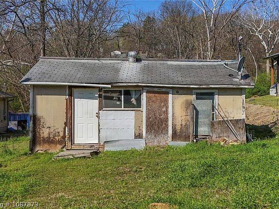 3rd image of 309 Lafayette St
