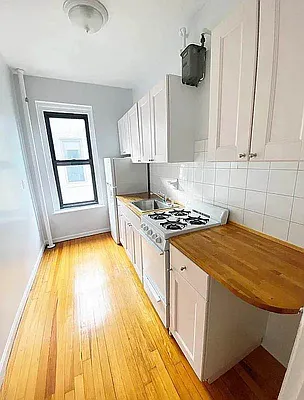 Rented by Waverly Realty Associates | media 5