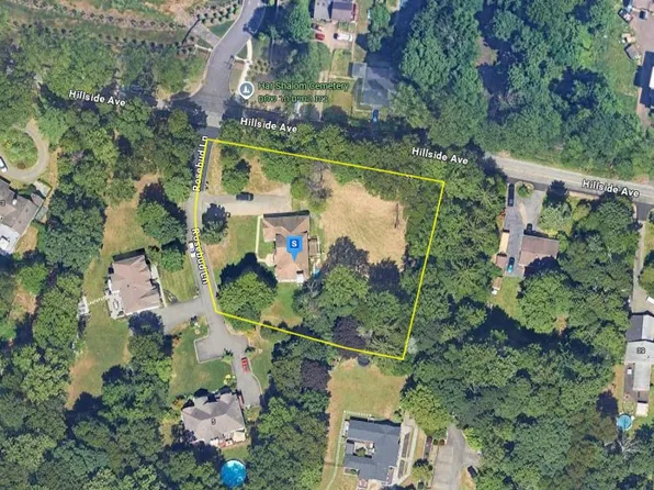 2 Rosebud Ln, Airmont, NY 10952