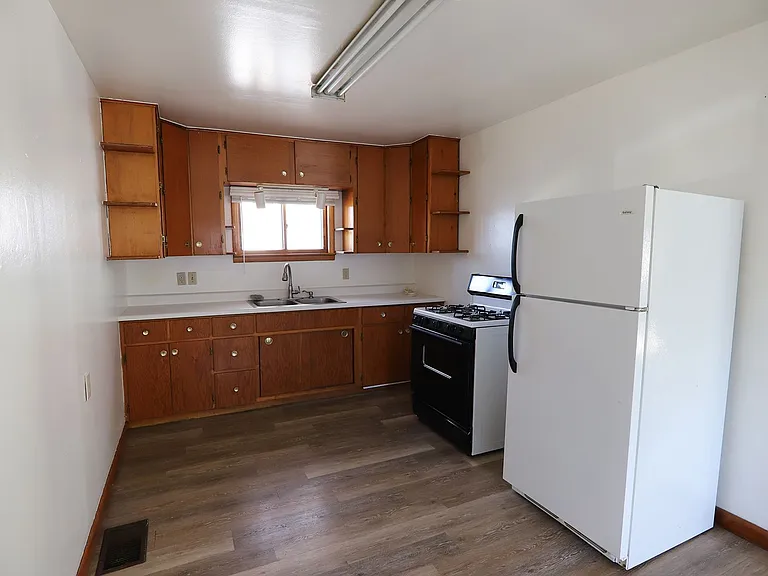 458 Park St — Photo 5