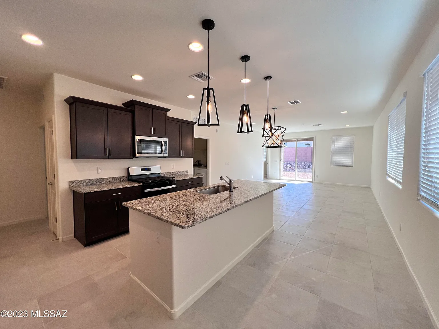 3 bed, 2.0 bath, 1600 sqft, $1,995 — Photo 3