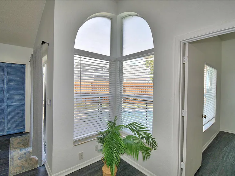 2935 Dickens Cir — Photo 56
