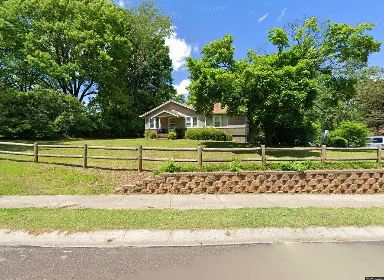 3 bed, 1.5 bath, 1081 sqft, $2,300 — Photo 1