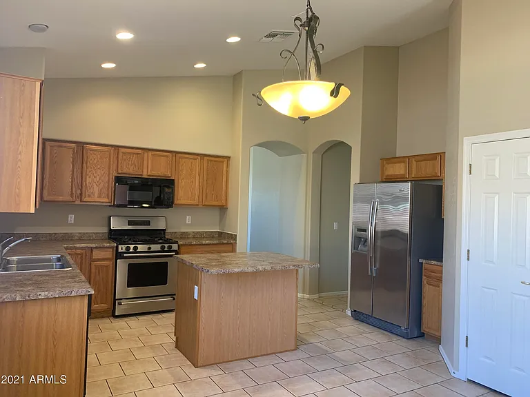 10460 S 182nd Dr #10460 — Photo 15