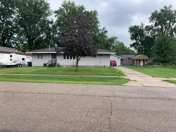 447 Riverside Dr, Watervliet, MI 49098