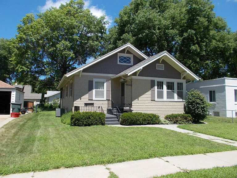 1408 W Koenig St — Photo 1