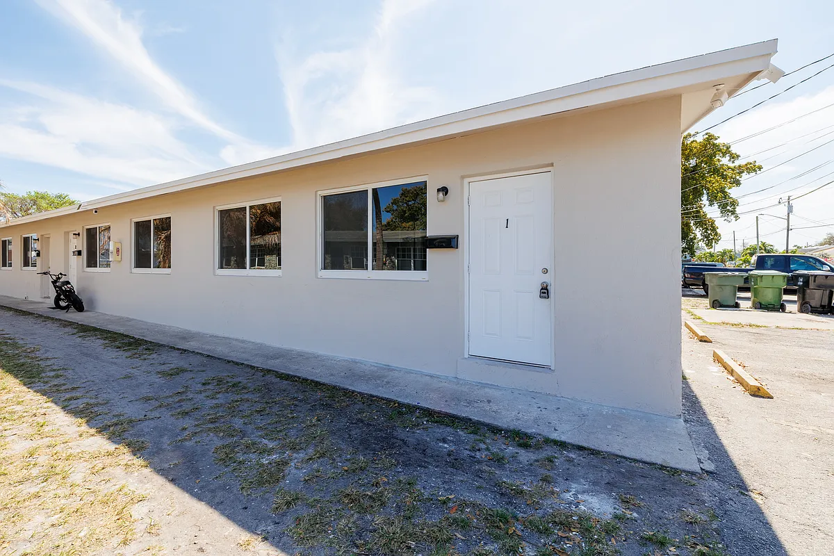 Building Photo - 404 NW 4th Ave #1