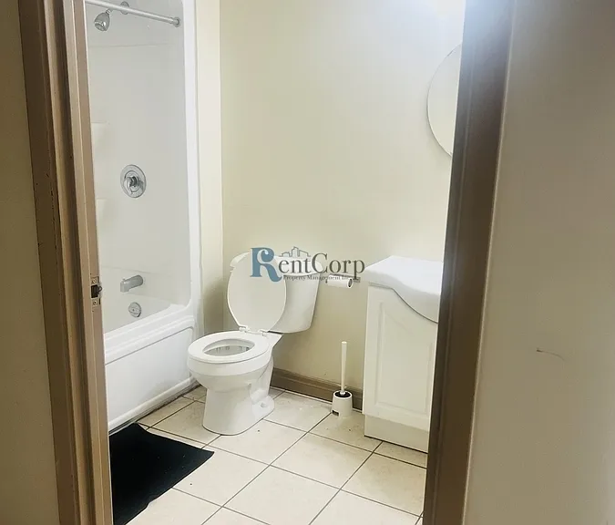 202 Lester St #5 — Photo 6