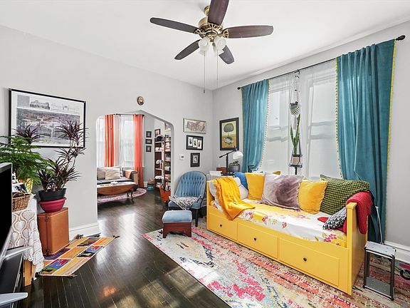 5th image of 1422 Clarence Ave