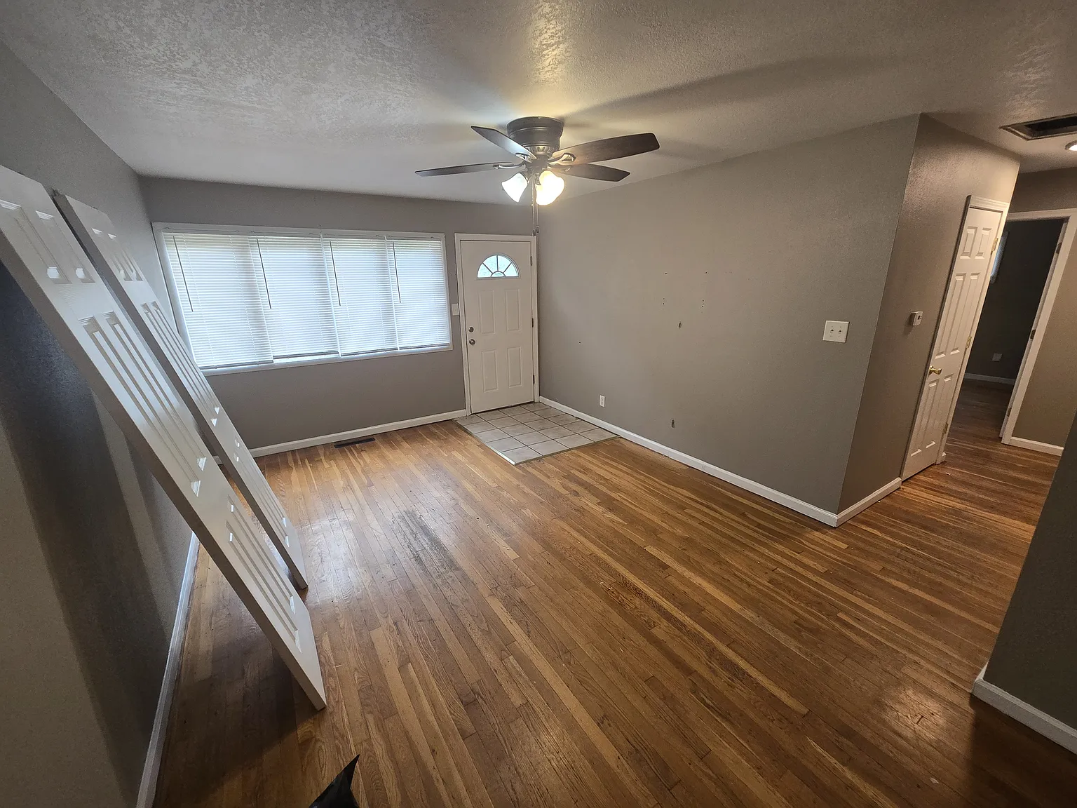3 bed, 992 sqft, $1,350 — Photo 4