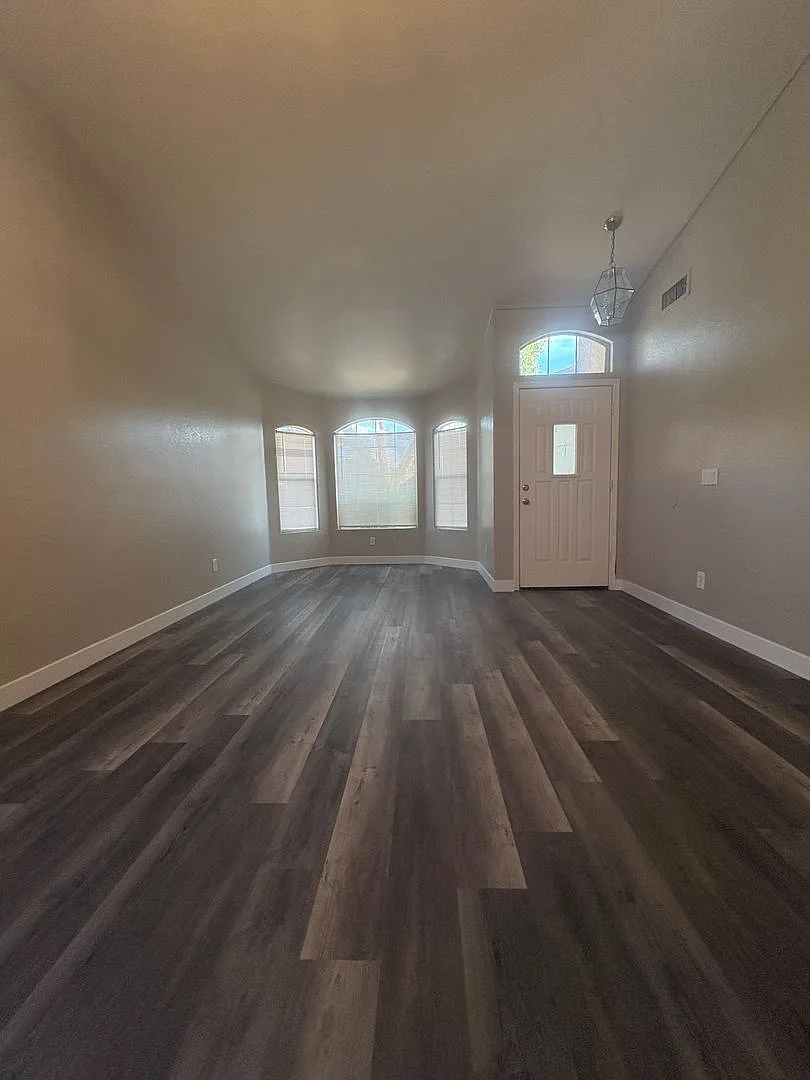 Available Now In Fantastic Chandler Location In Silverton Ranch — Photo 3