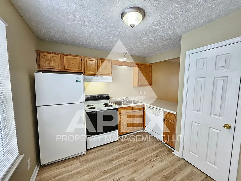 1827 Sweet View Way — Photo 7