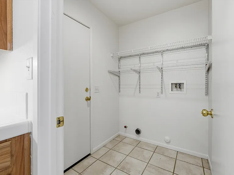 42144 Madison Ct — Photo 10